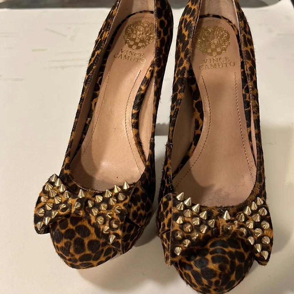 CHEETAH PLATFORM SHOE SIZE 9. VINCE CAMUTO